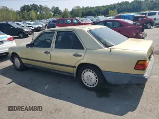 1987 Mercedes-Benz 300 E z VIN WDBEA30D4HA511061, wystawiony jako Copart lot #70599034 z przebiegiem 174 733 mil mil oraz Nie do naprawy • Non repairable. Historia ofert i sprzedaży dostępna na DreamBid. Obrazek 2.
