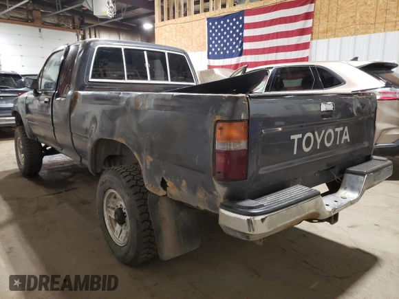 1991 Toyota Pickup с VIN JT4RN13P0M6028973, выставлен на аукционе Copart как лот 57910145 с пробегом 197 629 миль миль и Списание • Salvage title. История ставок и продаж доступна на DreamBid. Изображение 2.