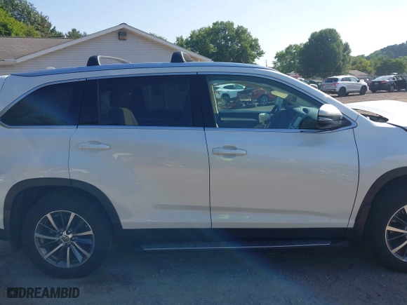 2019 Toyota Highlander SE with VIN 5TDJZRFH3KS626556, listed as a IAAI auction lot 39958875 with 75,053 mi miles. Bid and sale history available at carsss.com. Image 14.