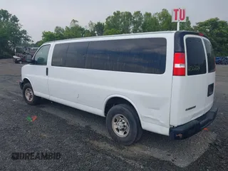 2020 Chevrolet Express Passenger LS z VIN 1GAZGNFP7L1212812, wystawiony jako IAAI lot #42263328 z przebiegiem 350 936 mil mil oraz . Historia ofert i sprzedaży dostępna na DreamBid. Obrazek 3.