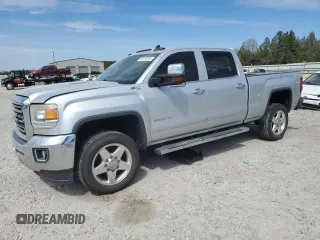 2015 GMC Sierra 2500HD SLT z VIN 1GT12ZE83FF658371, wystawiony jako Copart lot #50228565 z przebiegiem 126 077 mil mil oraz Szkoda całkowita • Salvage title. Historia ofert i sprzedaży dostępna na DreamBid. Obrazek 1.