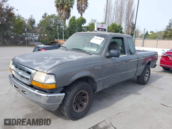 2000 Ford Ranger XL with VIN 1FTYR14V2YPA45139, listed as a IAAI auction lot 41835990 with 197,169 mi miles. Bid and sale history available at carsss.com. Image 2.