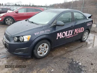 2016 Chevrolet Sonic LS z VIN 1G1JA5SH4G4156474, wystawiony jako IAAI lot #41225354 z przebiegiem 46 687 mil mil oraz . Historia ofert i sprzedaży dostępna na DreamBid. Obrazek 2.
