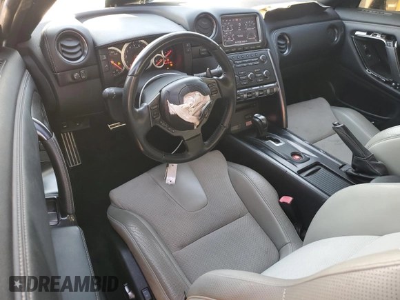 2016 Nissan GT-R Premium z VIN JN1AR5EFXGM290743, wystawiony jako Copart lot #75346334 z przebiegiem 34 358 mil mil oraz Szkody całkowita. Historia ofert i sprzedaży dostępna na DreamBid. Obrazek 8.