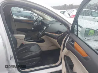 2018 Lincoln MKC Select with VIN 5LMCJ2D95JUL08427, listed as a IAAI auction lot 41836124 with 36,882 mi miles and . Bid and sale history available at DreamBid. Image 5.