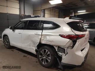 2022 Toyota Highlander XLE with VIN 5TDGZRBH5NS168930, listed as a IAAI auction lot 41913580 with 16,762 mi miles. Bid and sale history available at carsss.com. Image 6.