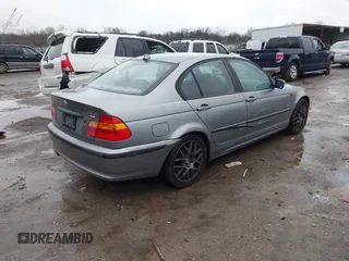 2005 BMW 3 Series 325i with VIN WBAEV33445KX10986, listed as a IAAI auction lot 41560642 with 176,386 mi miles. Bid and sale history available at carsss.com. Image 4.