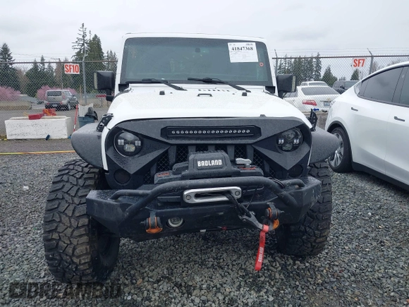 2014 Jeep Wrangler Unlimited Sahara with VIN 1C4BJWEG1EL127232, listed as a IAAI auction lot 41847368 with 109,975 mi miles. Bid and sale history available at carsss.com. Image 12.