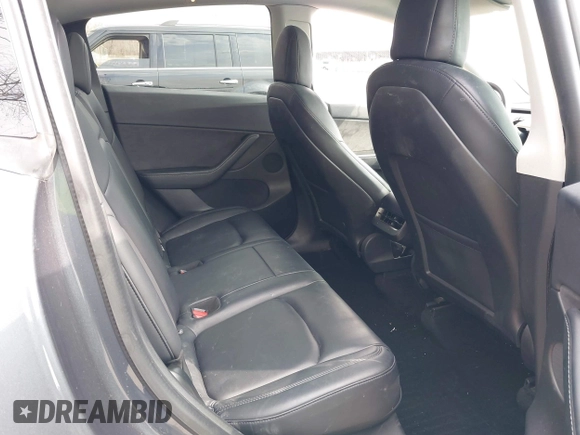 2021 Tesla Model Y Standard Range z VIN 5YJYGDED2MF118205, wystawiony jako IAAI lot #41785040 z przebiegiem 63 628 mil mil oraz . Historia ofert i sprzedaży dostępna na DreamBid. Obrazek 8.