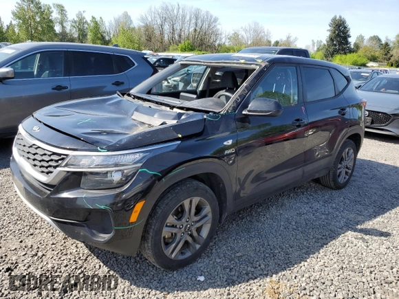 2021 Kia Seltos LX z VIN KNDEPCAA0M7097143, wystawiony jako Copart lot #54057815 z przebiegiem 59 930 mil mil oraz Szkoda całkowita • Salvage title. Historia ofert i sprzedaży dostępna na DreamBid. Obrazek 1.