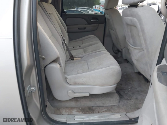 2007 Chevrolet Suburban LT with VIN 1GNFC16007R231427, listed as a IAAI auction lot 40995668 with 168,691 mi miles. Bid and sale history available at carsss.com. Image 8.