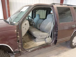 1996 Chevrolet Tahoe z VIN 1GNEK13R3TJ387858, wystawiony jako IAAI lot #41675147 z przebiegiem 196 811 mil mil oraz . Historia ofert i sprzedaży dostępna na DreamBid. Obrazek 6.