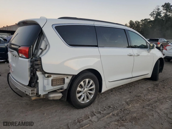 2017 Chrysler Pacifica Touring-L with VIN 2C4RC1BG8HR832377, listed as a Copart auction lot 81923394 with 105,610 mi miles and Salvage Title. Bid and sale history available at carsss.com. Image 3.