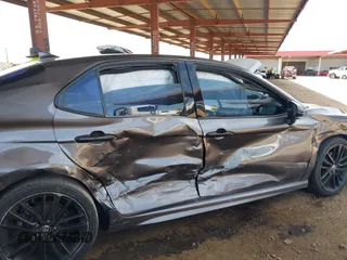 2021 Toyota Camry XSE z VIN 4T1K61AK7MU518176, wystawiony jako IAAI lot #42121890 z przebiegiem 70 634 mil mil oraz . Historia ofert i sprzedaży dostępna na DreamBid. Obrazek 6.
