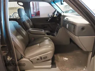 2004 Chevrolet Suburban LT z VIN 1GNFK16Z64J268977, wystawiony jako IAAI lot #41573029 z przebiegiem 181 923 mil mil oraz . Historia ofert i sprzedaży dostępna na DreamBid. Obrazek 5.