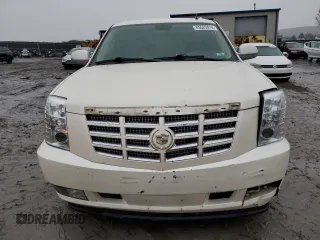 2011 Cadillac Escalade Luxury z VIN 1GYS4BEF7BR399844, wystawiony jako Copart lot #85523914 z przebiegiem 123 010 mil mil oraz Szkoda całkowita • Salvage title. Historia ofert i sprzedaży dostępna na DreamBid. Obrazek 5.