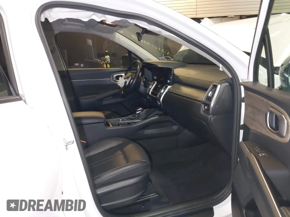2022 Kia Sorento X-Line S z VIN 5XYRLDLC9NG118254, wystawiony jako IAAI lot #42109168 z przebiegiem 28 547 mil mil oraz . Historia ofert i sprzedaży dostępna na DreamBid. Obrazek 5.