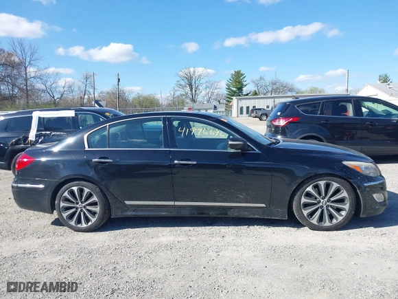 2013 Hyundai Genesis 5.0L R-Spec with VIN KMHGC4DH4DU225996, listed as a IAAI auction lot 41996696 with 184,219 mi miles. Bid and sale history available at carsss.com. Image 13.