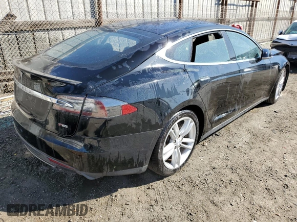 2014 Tesla Model S 60 with VIN 5YJSA1H10EFP58650, listed as a Copart auction lot 45325375 with 105,603 mi miles and Salvage Title. Bid and sale history available at DreamBid. Image 3.