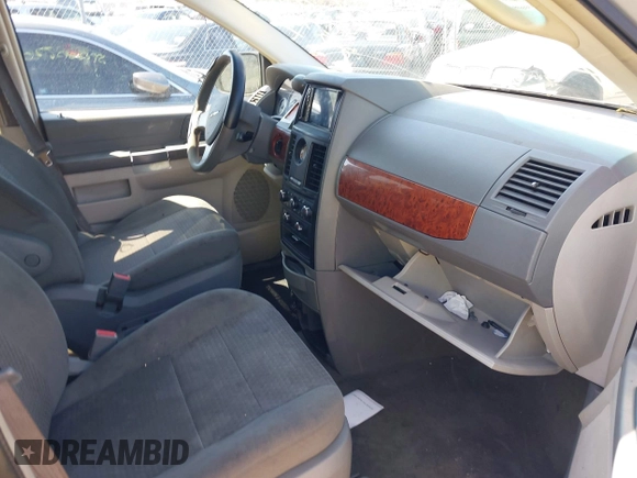 2008 Chrysler Town & Country LX with VIN 2A8HR44H38R761891, listed as a IAAI auction lot 41942405 with Not Provided miles and . Bid and sale history available at carsss.com. Image 5.