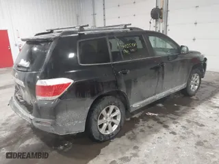 2011 Toyota Highlander with VIN 5TDBK3EH6BS062005, listed as a IAAI auction lot 41555010 with 189,683 mi miles. Bid and sale history available at carsss.com. Image 4.