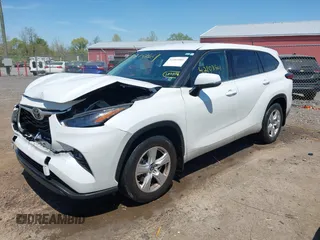2022 Toyota Highlander LE with VIN 5TDBZRBH5NS580954, listed as a IAAI auction lot 42103401 with 40,391 mi miles and . Bid and sale history available at DreamBid. Image 17.