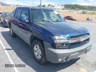 2002 Chevrolet Avalanche with VIN 3GNEK13T32G113359, listed as a IAAI auction lot 41865324 with 317,293 mi miles. Bid and sale history available at carsss.com. Image 1.