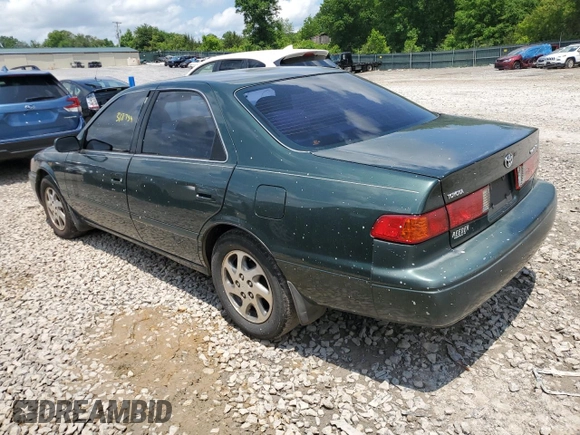 2000 Toyota Camry CE z VIN 4T1BG22K0YU708702, wystawiony jako Copart lot #56755285 z przebiegiem 318 734 mil mil oraz Szkoda całkowita • Salvage title. Historia ofert i sprzedaży dostępna na DreamBid. Obrazek 2.