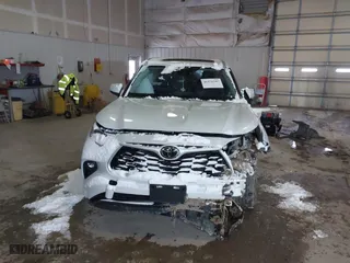 2023 Toyota Highlander L with VIN 5TDKDRBH1PS046092, listed as a IAAI auction lot 41276347 with 19,678 mi miles. Bid and sale history available at carsss.com. Image 13.