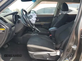 2013 Kia Soul + z VIN KNDJT2A66D7620732, wystawiony jako Copart lot #55578195 z przebiegiem 143 092 mil mil oraz Szkoda całkowita • Salvage title. Historia ofert i sprzedaży dostępna na DreamBid. Obrazek 7.