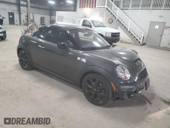 2012 MINI Coupe S z VIN WMWSX3C51CT408195, wystawiony jako Copart lot #77008744 z przebiegiem Nie podano mil oraz Szkody całkowita. Historia ofert i sprzedaży dostępna na DreamBid. Obrazek 4.