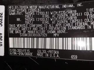 2011 Toyota Sienna SE with VIN 5TDXK3DCXBS067929, listed as a IAAI auction lot 41552044 with 203,697 mi miles. Bid and sale history available at carsss.com. Image 9.