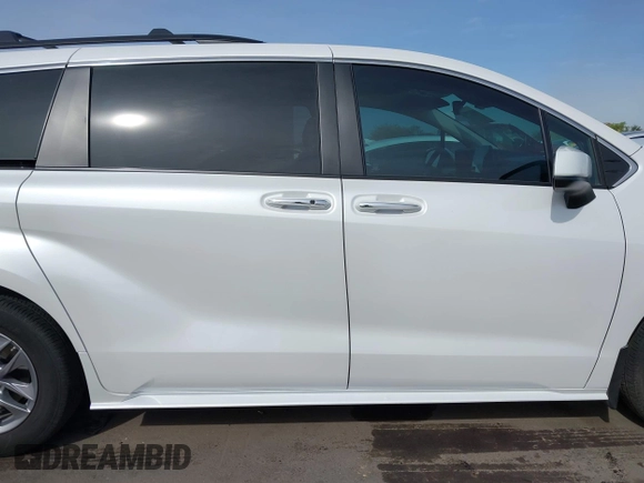 2023 Toyota Sienna XLE with VIN 5TDYSKFC8PS107895, listed as a IAAI auction lot 41924494 with 10,122 mi miles. Bid and sale history available at carsss.com. Image 13.