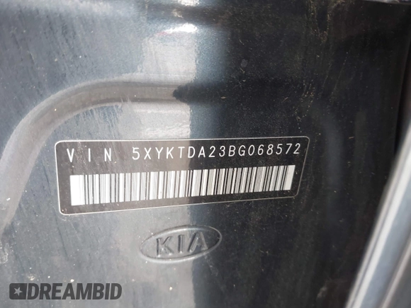 2011 Kia Sorento LX with VIN 5XYKTDA23BG068572, listed as a IAAI auction lot 41036588 with 215,145 mi miles. Bid and sale history available at carsss.com. Image 9.