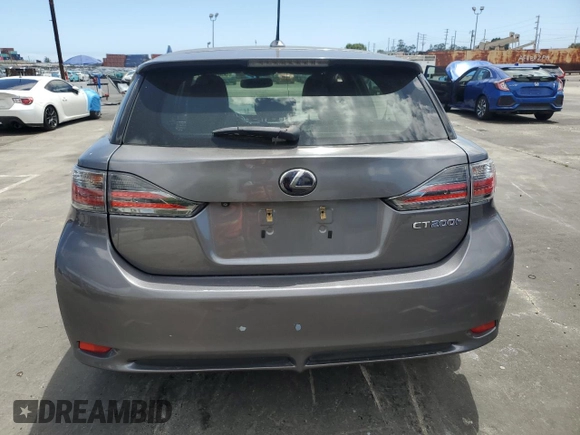 2013 Lexus CT 200h z VIN JTHKD5BH6D2158445, wystawiony jako Copart lot #56818005 z przebiegiem Nie podano mil oraz Szkoda całkowita • Salvage title. Historia ofert i sprzedaży dostępna na DreamBid. Obrazek 6.