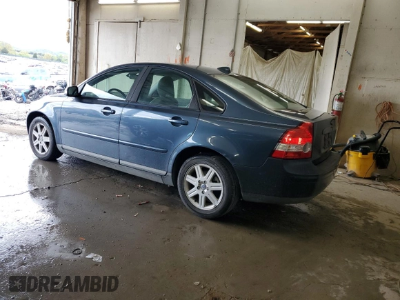 2007 Volvo S40 2.4L z VIN YV1MS382X72283244, wystawiony jako Copart lot #52902415 z przebiegiem 86 821 mil mil oraz Tytuł czysty. Historia ofert i sprzedaży dostępna na DreamBid. Obrazek 2.