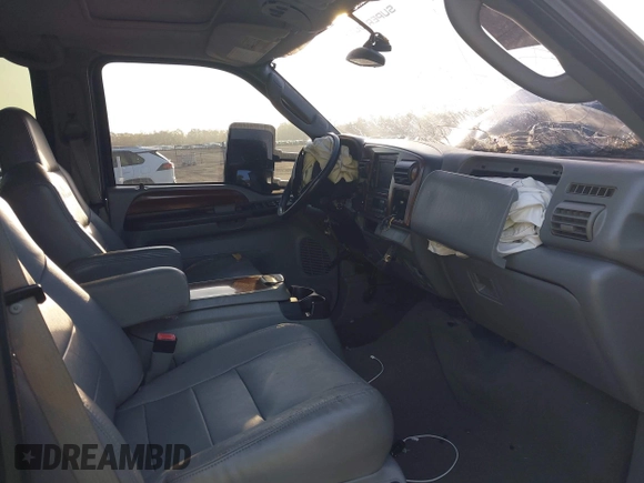 2005 Ford F-250 XL z VIN 1FTSW21505ED04887, wystawiony jako IAAI lot #41487895 z przebiegiem 175 414 mil mil oraz . Historia ofert i sprzedaży dostępna na DreamBid. Obrazek 5.