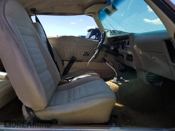1971 Pontiac Firebird z VIN 226871N109344, wystawiony jako Copart lot #50884415 z przebiegiem 86 664 mil mil oraz Czysty tytuł • Clean title. Historia ofert i sprzedaży dostępna na DreamBid. Obrazek 7.