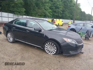 2014 Lincoln MKS z VIN 1LNHL9DK0EG610145, wystawiony jako IAAI lot #42348345 z przebiegiem 61 289 mil mil oraz . Historia ofert i sprzedaży dostępna na DreamBid. Obrazek 1.