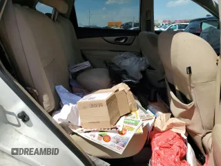 2016 Nissan Rogue SV z VIN KNMAT2MV8GP640701, wystawiony jako Copart lot #57588655 z przebiegiem Nie podano mil oraz Szkoda całkowita • Salvage title. Historia ofert i sprzedaży dostępna na DreamBid. Obrazek 11.
