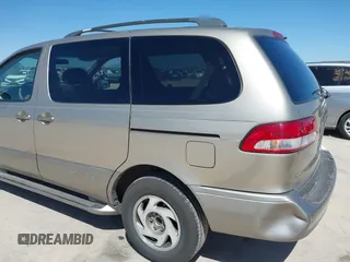2001 Toyota Sienna LE with VIN 4T3ZF13C21U319690, listed as a IAAI auction lot 41729102 with 178,181 mi miles. Bid and sale history available at carsss.com. Image 18.