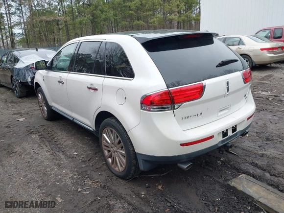 2011 Lincoln MKX with VIN 2LMDJ8JK5BBJ04398, listed as a IAAI auction lot 41751945 with 142,701 mi miles. Bid and sale history available at carsss.com. Image 3.