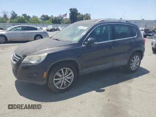 2011 Volkswagen Tiguan SEL w/Premium Navi z VIN WVGAV7AX5BW513279, wystawiony jako Copart lot #59421365 z przebiegiem 137 621 mil mil oraz Szkoda całkowita • Salvage title. Historia ofert i sprzedaży dostępna na DreamBid. Obrazek 1.