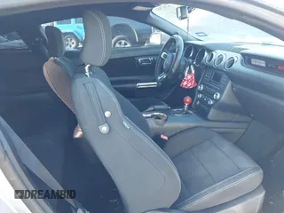 2015 Ford Mustang V6 z VIN 1FA6P8AM8F5369227, wystawiony jako IAAI lot #42607851 z przebiegiem 135 428 mil mil oraz . Historia ofert i sprzedaży dostępna na DreamBid. Obrazek 5.
