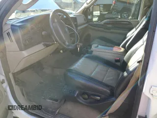 2005 Ford Excursion Eddie Bauer z VIN 1FMSU45P95EC14565, wystawiony jako Copart lot #84520134 z przebiegiem 276 698 mil mil oraz Szkoda całkowita • Salvage title. Historia ofert i sprzedaży dostępna na DreamBid. Obrazek 7.