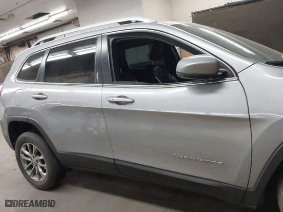 2019 Jeep Cherokee Latitude Plus with VIN 1C4PJLLB1KD110545, listed as a IAAI auction lot 41680058 with 69,095 mi miles. Bid and sale history available at carsss.com. Image 13.