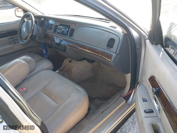 2011 Mercury Grand Marquis LS with VIN 2MEBM7FVXBX605591, listed as a IAAI auction lot 41714845 with 200,623 mi miles. Bid and sale history available at carsss.com. Image 5.