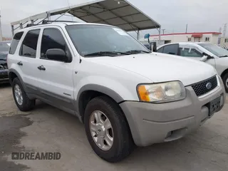 2001 Ford Escape XLT with VIN 1FMYU03121KB61138, listed as a IAAI auction lot 42044869 with 164,698 mi miles. Bid and sale history available at carsss.com. Image 1.