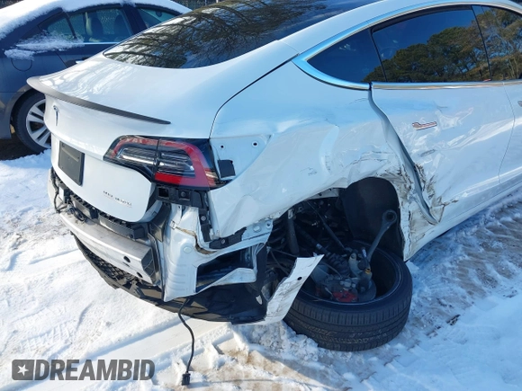 2020 Tesla Model 3 Performance z VIN 5YJ3E1EC5LF791879, wystawiony jako IAAI lot #41302692 z przebiegiem 76 502 mil mil oraz . Historia ofert i sprzedaży dostępna na DreamBid. Obrazek 6.