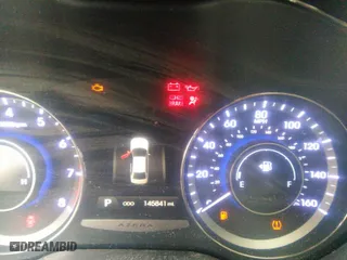 2014 Hyundai Azera Limited with VIN KMHFH4JG6EA388855, listed as a IAAI auction lot 40578381 with 145,841 mi miles. Bid and sale history available at carsss.com. Image 7.